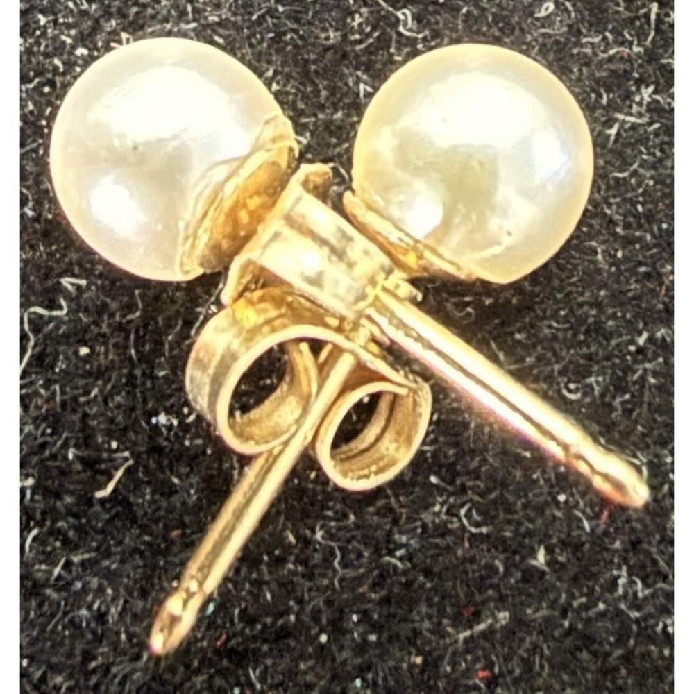 14k Yellow Gold Luminous Real Pearl Stud Earrings
